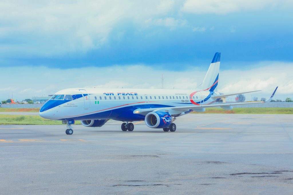 Air Peace eleva a conectividade com a chegada do segundo Embraer 190